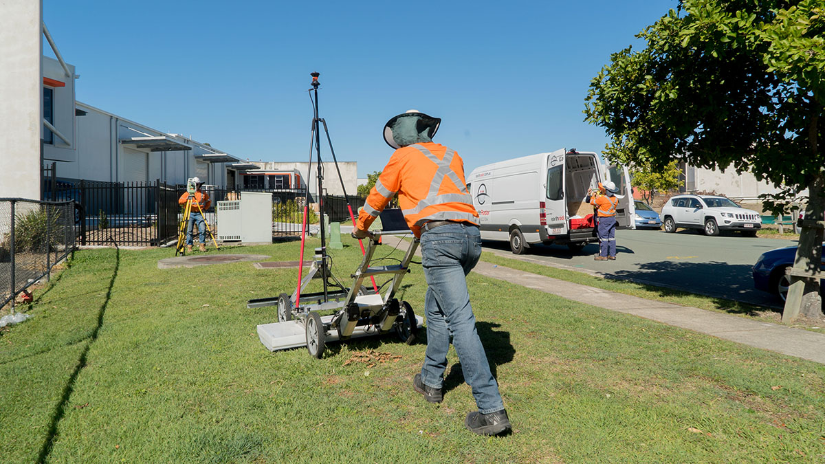 Earth Radar operator using GRP 1