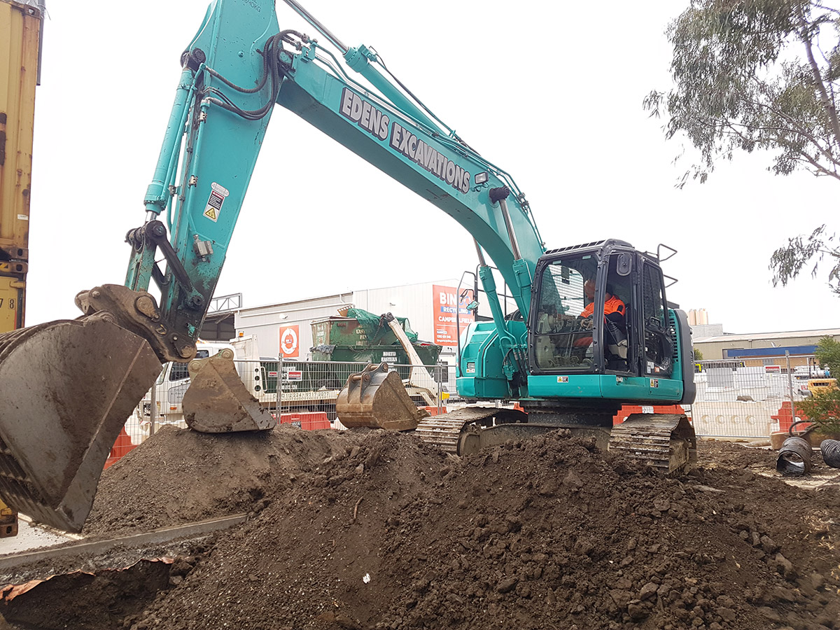 Edens_Excavations_Excavator_66
