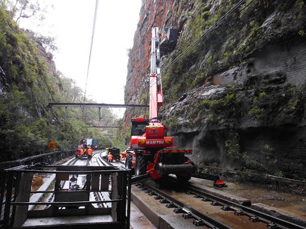 Hi-Range-Crane-Hire-Hi-Rail-Crane-MRT2150-9-hire-Campbelltown