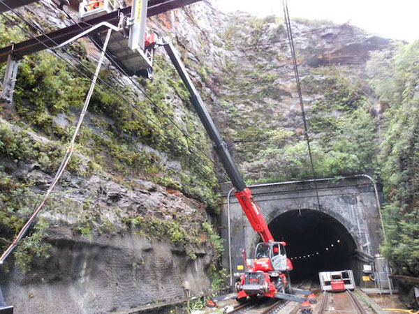 Hi-Range-Crane-Hire-Hi-Rail-Crane-lithgow-hire-telehandler-Campbelltown