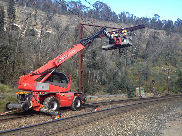 Hi-Range-Crane-Hire-Telehandler-Rail-Hire-EWP-hi-rail-crane-hire-campbelltown