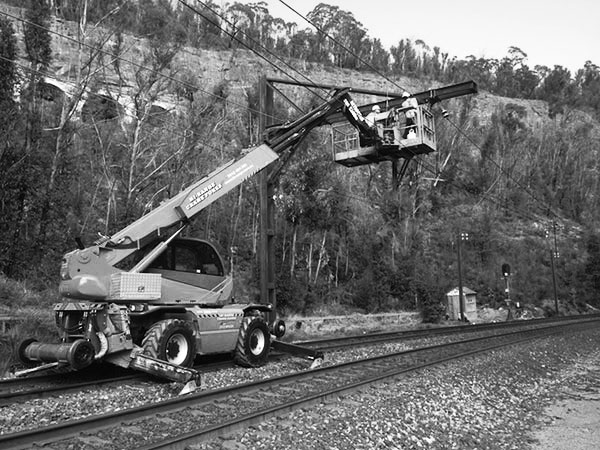 Hi-Range-Crane-Hire-Hi-Rail-Crane-telehandler-ewp-2-hire-Campbelltown