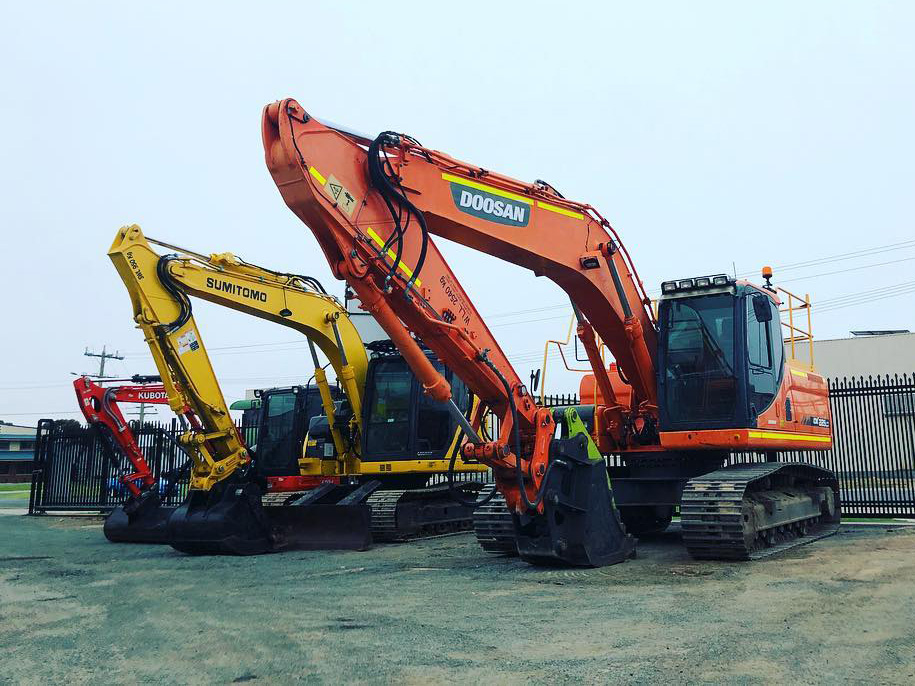 Yellow Hire Large Excavator Hitachi Front
