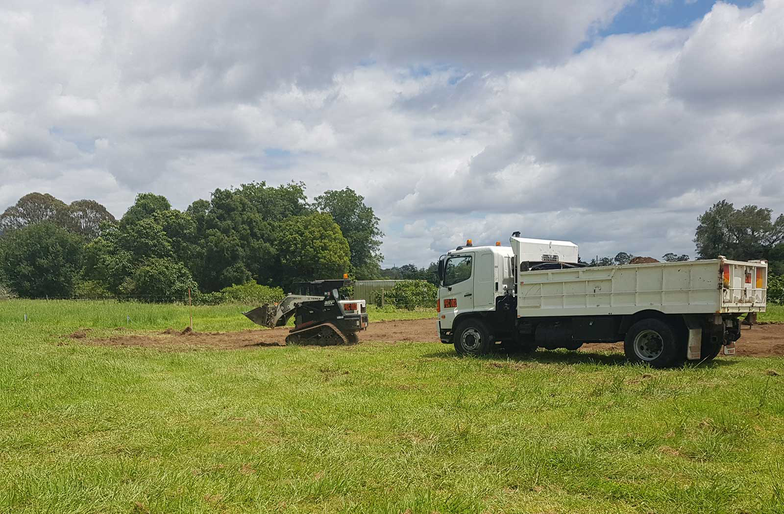 Plant wet hire Gold Coast Pro Edge Civil